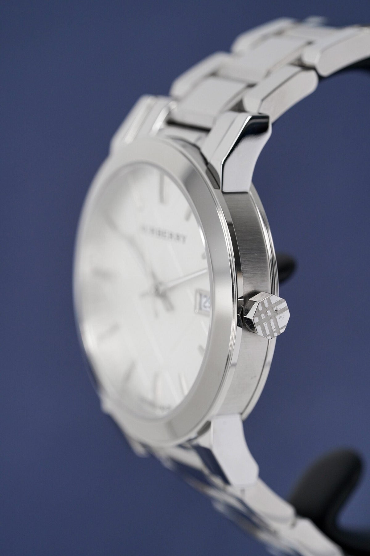 Burberry The City Steel Damenuhr weißes Zifferblatt BU9000