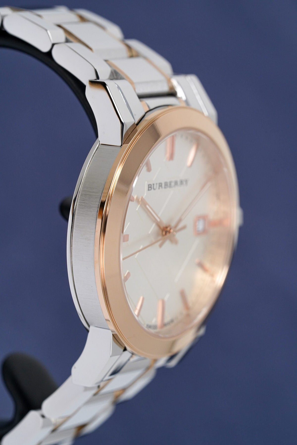 Burberry The City Two Damenuhr roségoldene Lünette BU9006