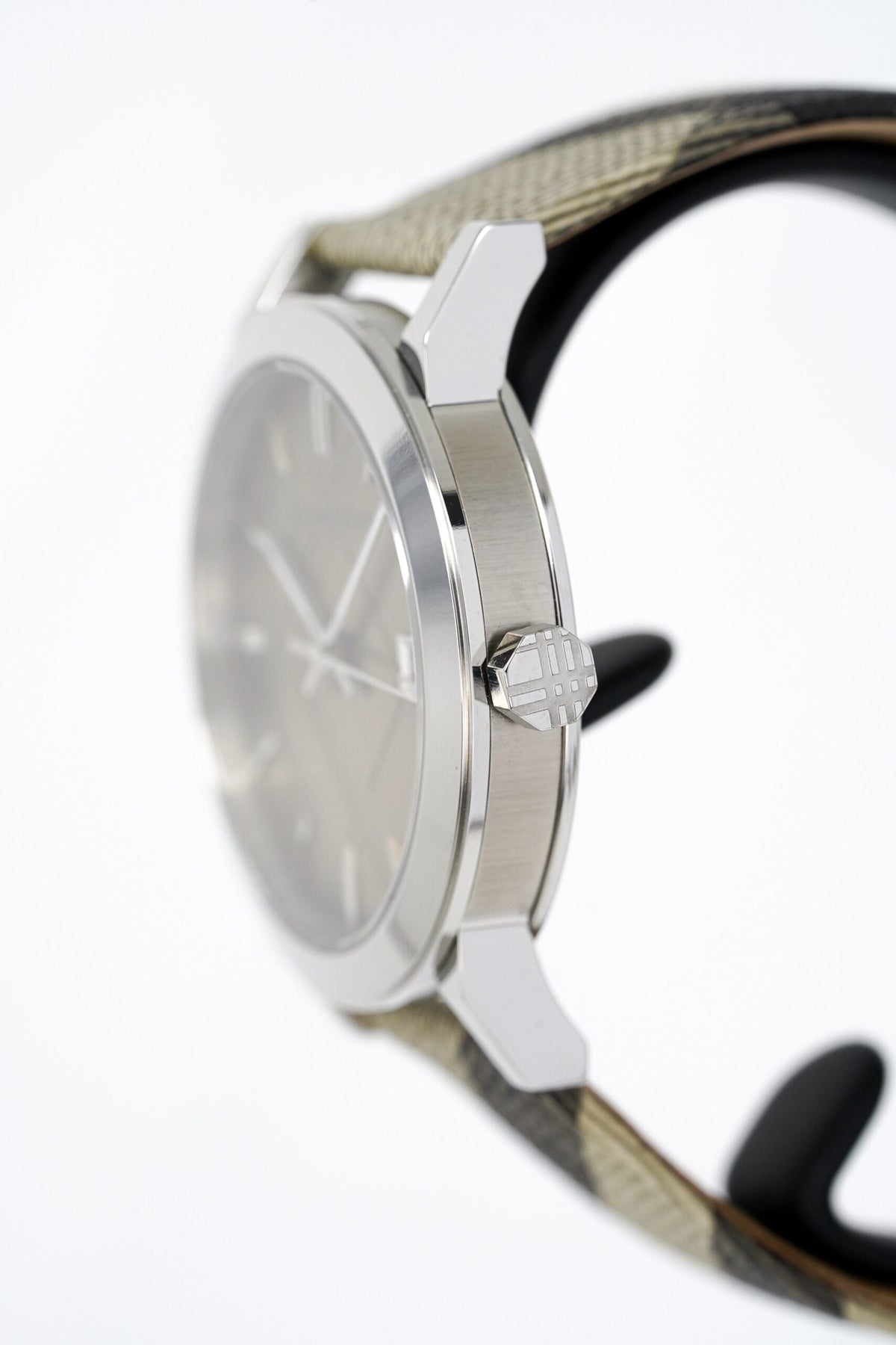 Burberry The City Nova Damenuhr taupefarbenes Zifferblatt mit Datum BU9023